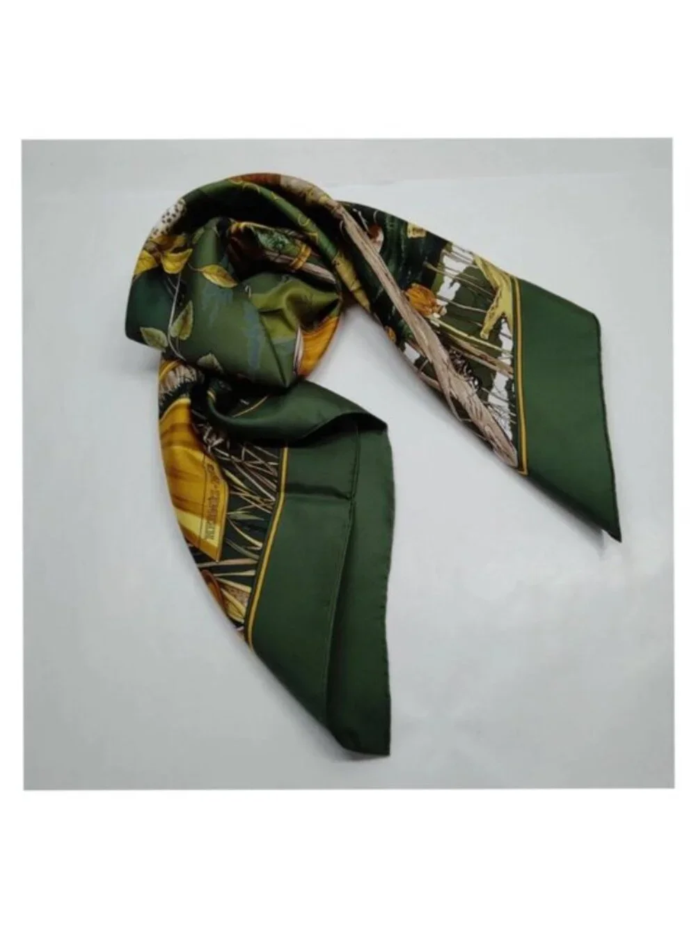 Authentic Hermès Chasse au Bois Carré 90 Silk Scarf Green Hunting Print Made in